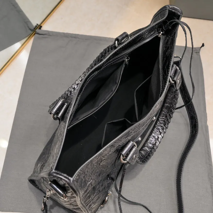 Baja 'Timeless Tears' Motorcycle Bag