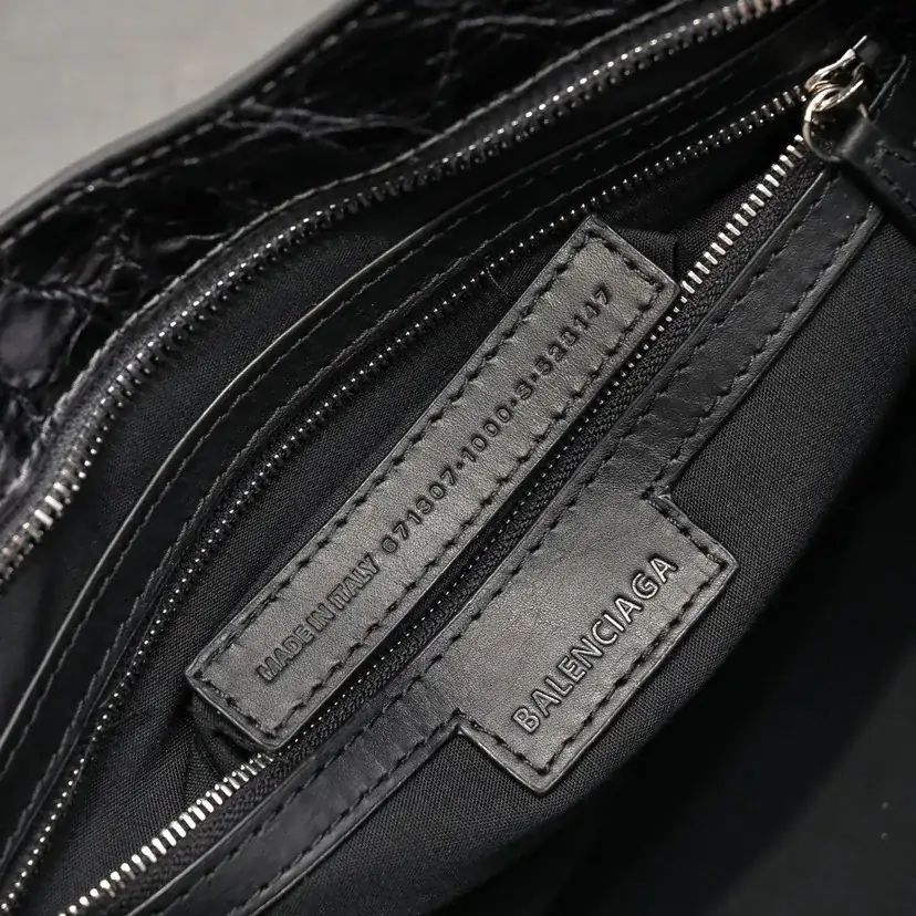 Baja 'Timeless Tears' Motorcycle Bag