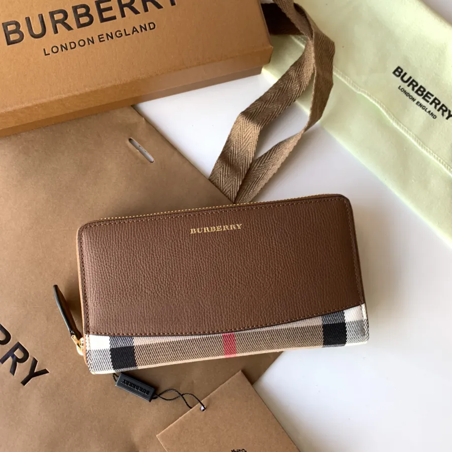 P240 House Grained Leather Zip Bag