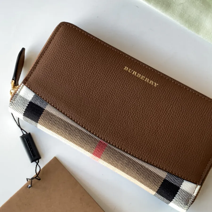 P240 House Grained Leather Zip Bag
