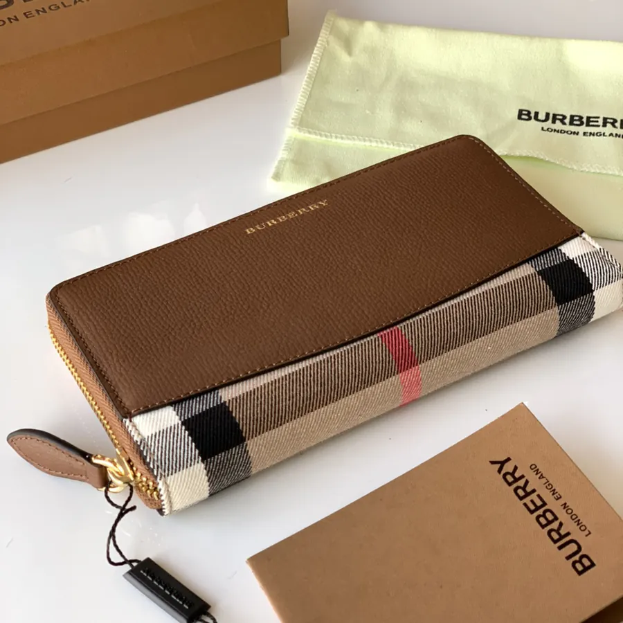 P240 House Grained Leather Zip Bag