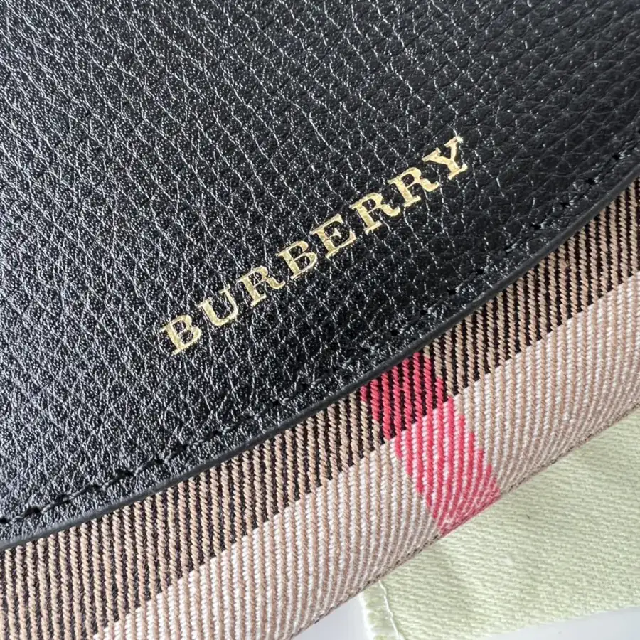 P220 House Grained Leather Wallet
