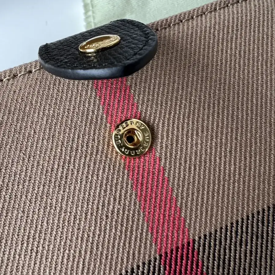 P220 House Grained Leather Wallet