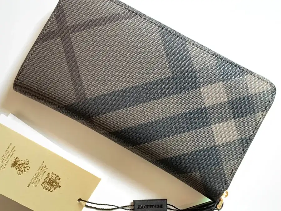 P220 London Check Zip Wallet