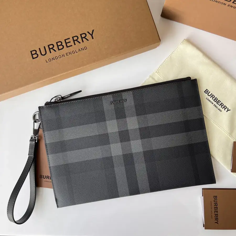 P260 London Grained Calfskin Zippered Organizer Bag