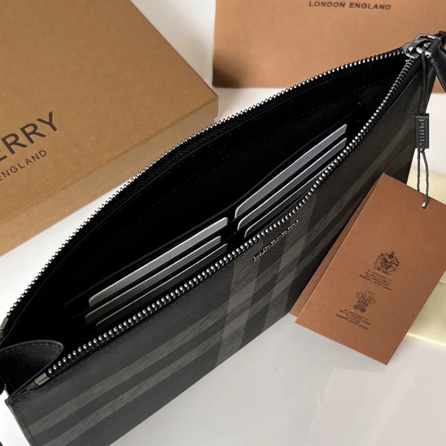 P260 London Grained Calfskin Zippered Organizer Bag