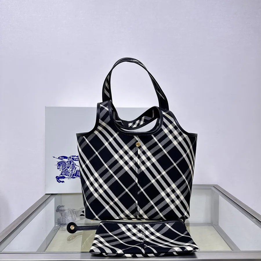 Burberry 550 B New Soft and Structured Tote