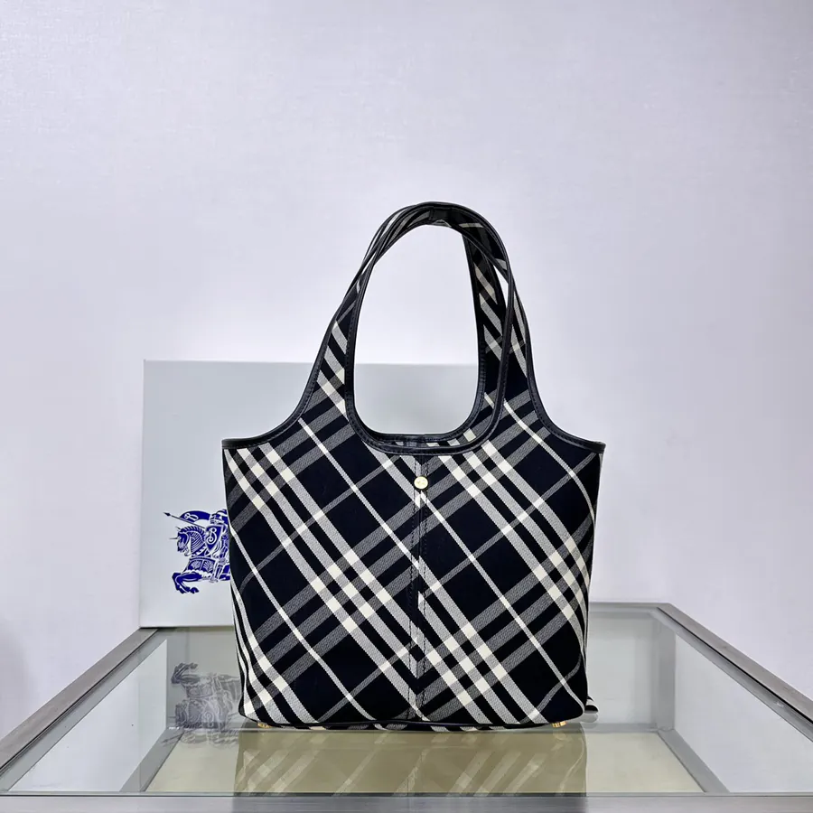 Burberry 550 B New Soft and Structured Tote