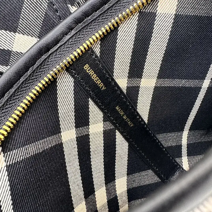 Burberry 550 B New Soft and Structured Tote