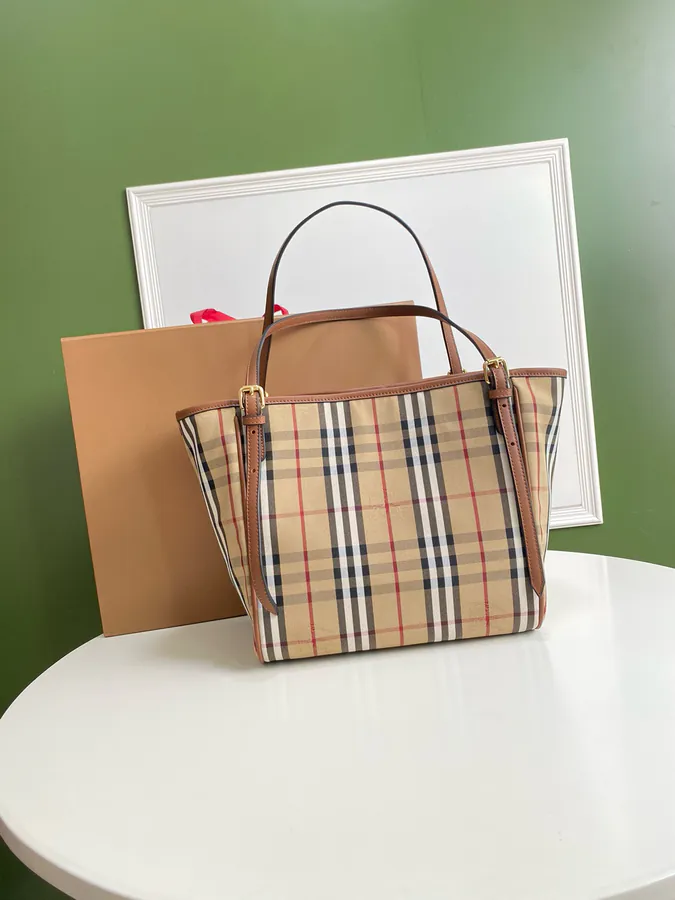 P430 B House Invisible Horse Shopping Bag