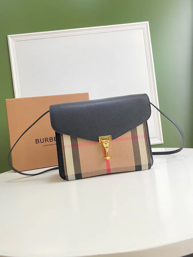 P530 B House Grain Pattern Leather Bucket Bag