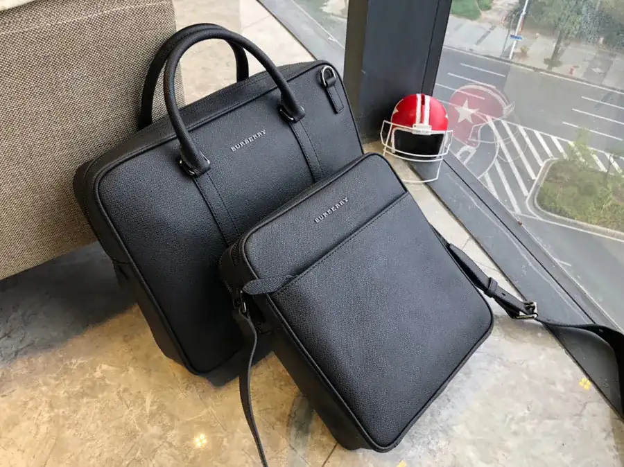P500 B House Classic Men's Shoulder Bag
