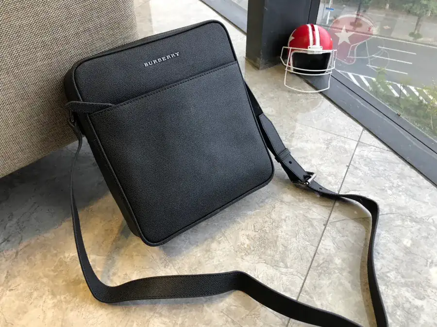 P500 B House Classic Men's Shoulder Bag