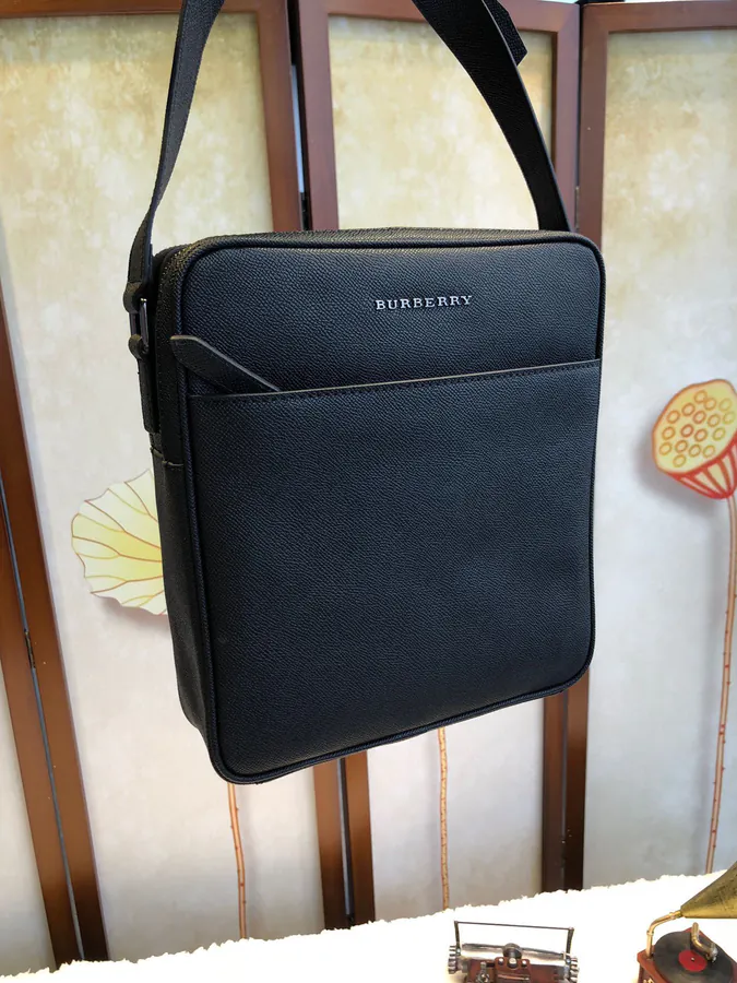 P500 B House Classic Men's Shoulder Bag