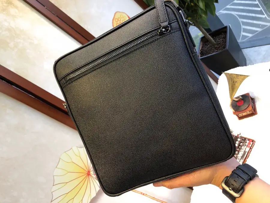 P500 B House Classic Men's Shoulder Bag