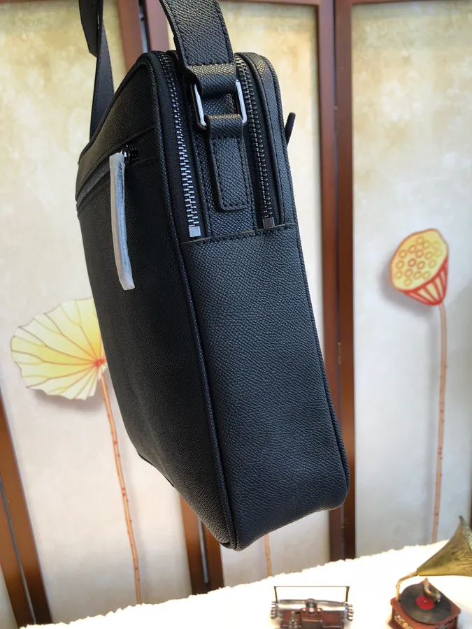 P500 B House Classic Men's Shoulder Bag