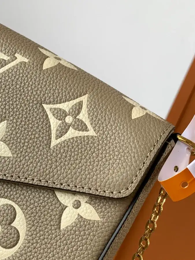 Pochette Félicie Chain Bag