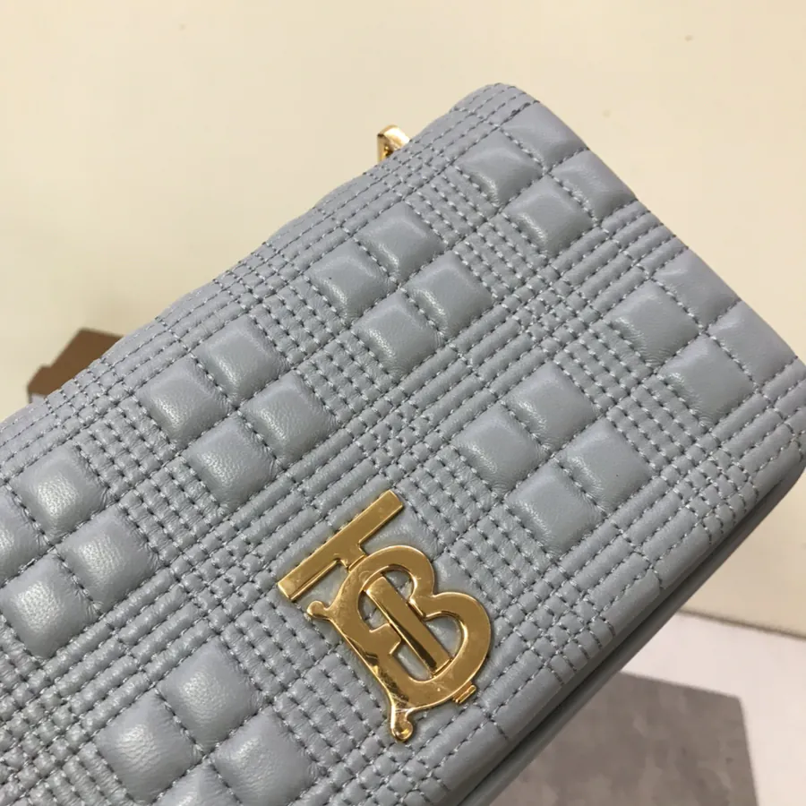 P550 Lola – 萝纳包, Soft Structured Quilted Runway Style