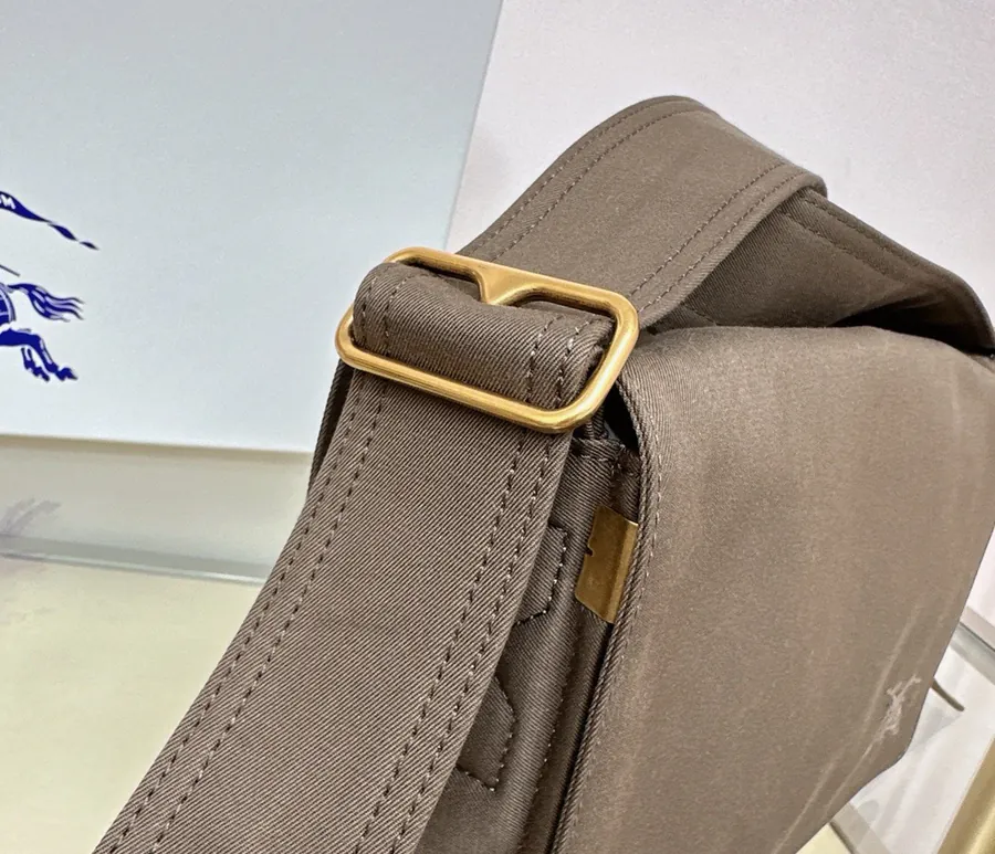 Burberry Latest Tote Bag, Unisex Adjustable Shoulder Strap