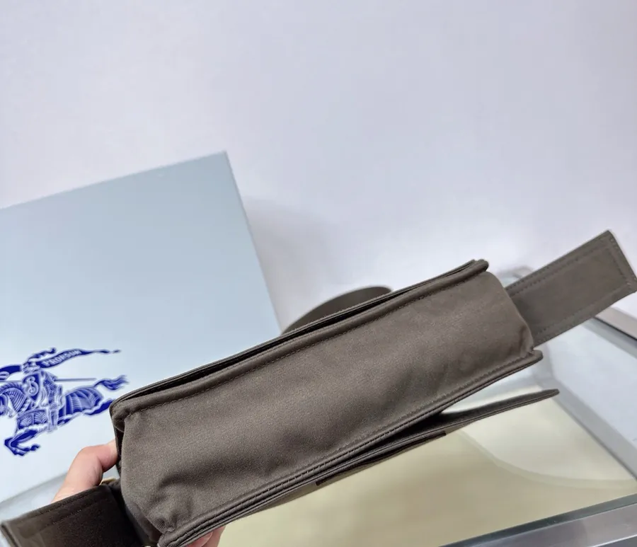 Burberry Latest Tote Bag, Unisex Adjustable Shoulder Strap