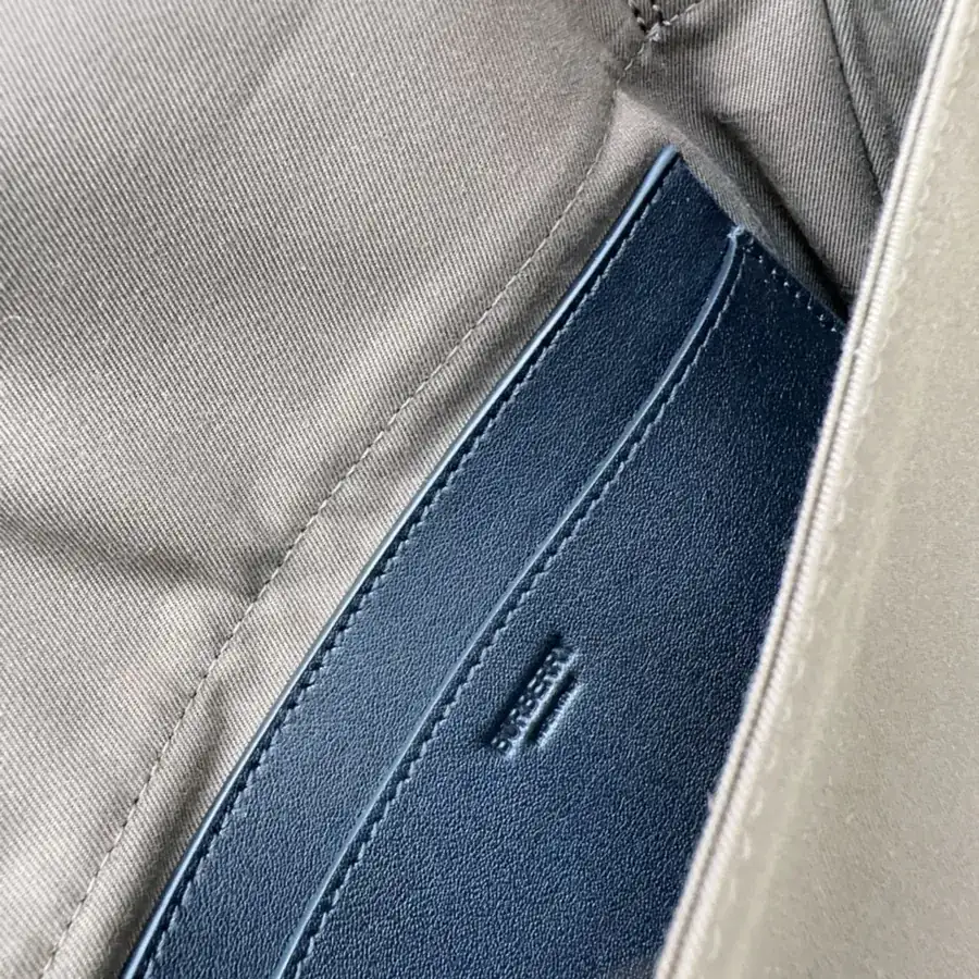 Burberry Latest Tote Bag, Unisex Adjustable Shoulder Strap