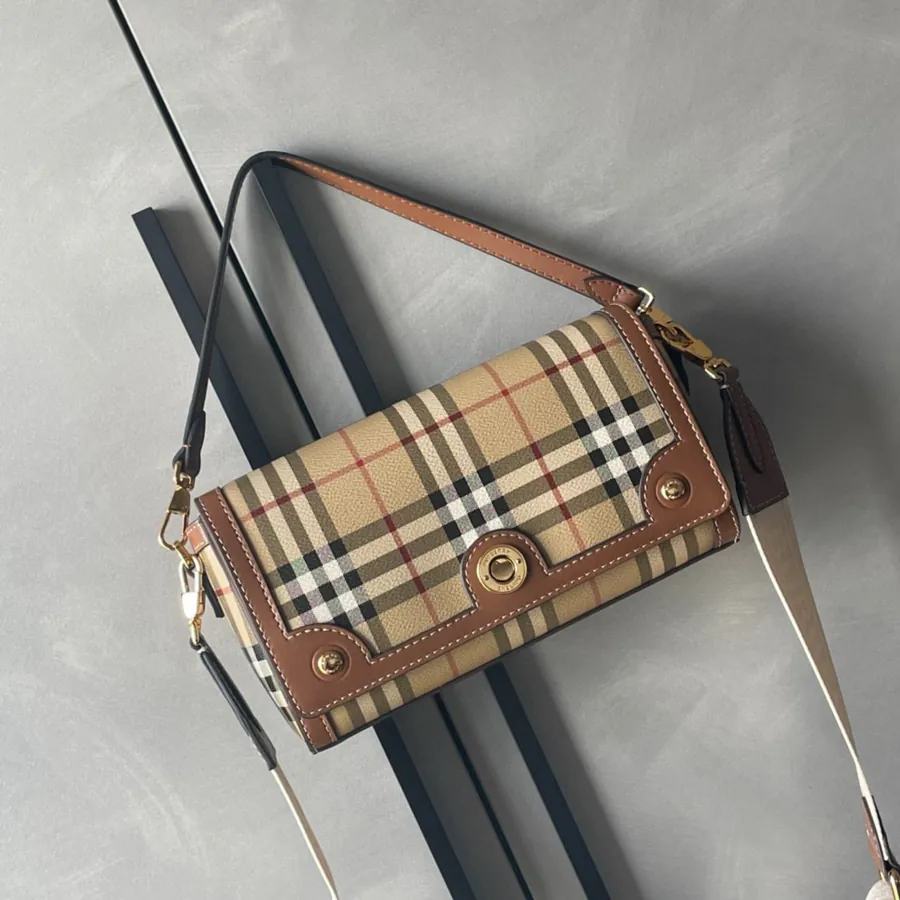 Burberry Ladies Crossbody Bag with Handle, Semi Handmade Design