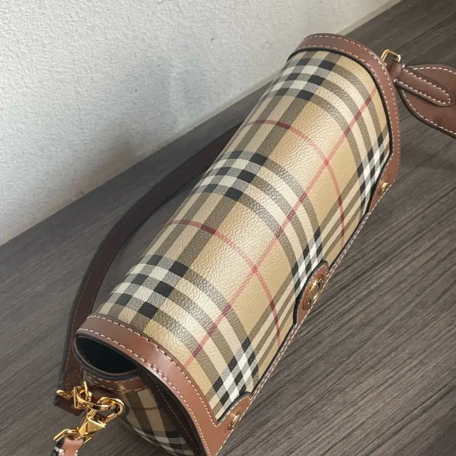 Burberry Ladies Crossbody Bag with Handle, Semi Handmade Design