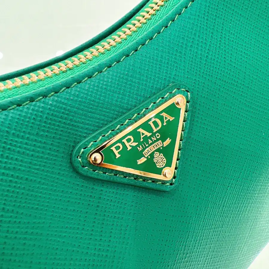 Hobo 2005 Grained Calfskin Crossbody Bag