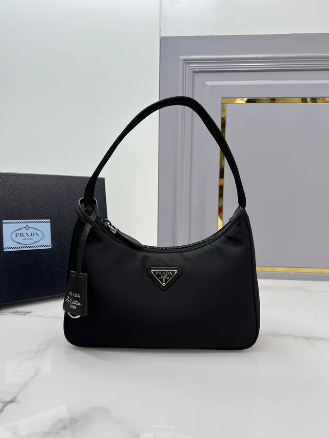 1ne515 Re Edition 2000 Black Hobo Crossbody Bag