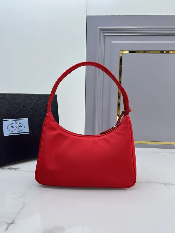1ne515 Re Edition 2000 Red Hobo Crossbody Bag