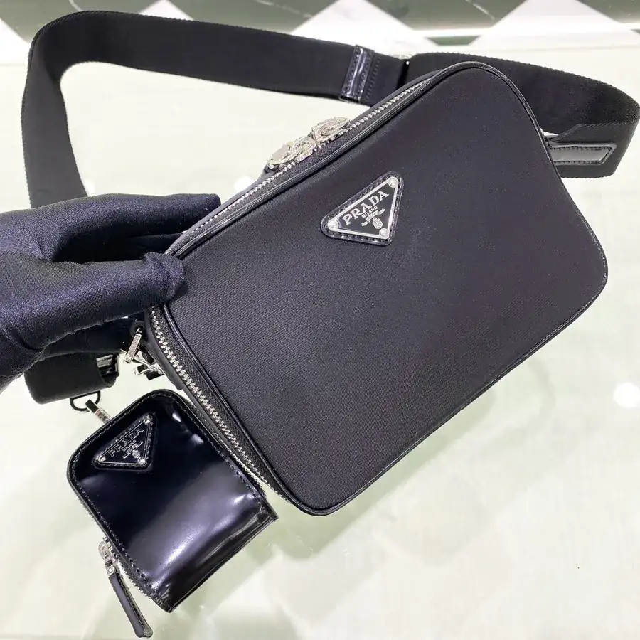 P650 New Launch 2VH070 Men's Brique Camera Bag