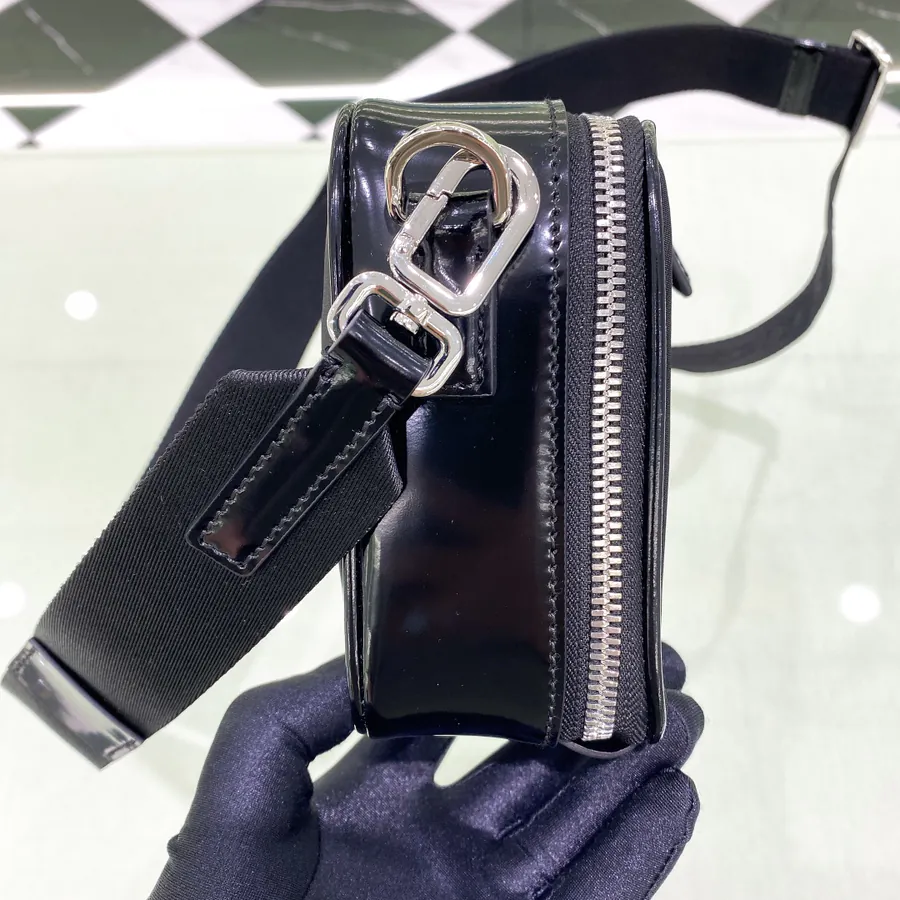 P650 New Launch 2VH070 Men's Brique Camera Bag