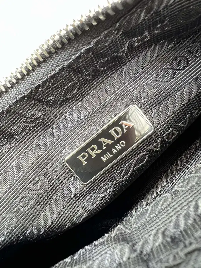 Hobo Rediton2005 Black Wrist Bag