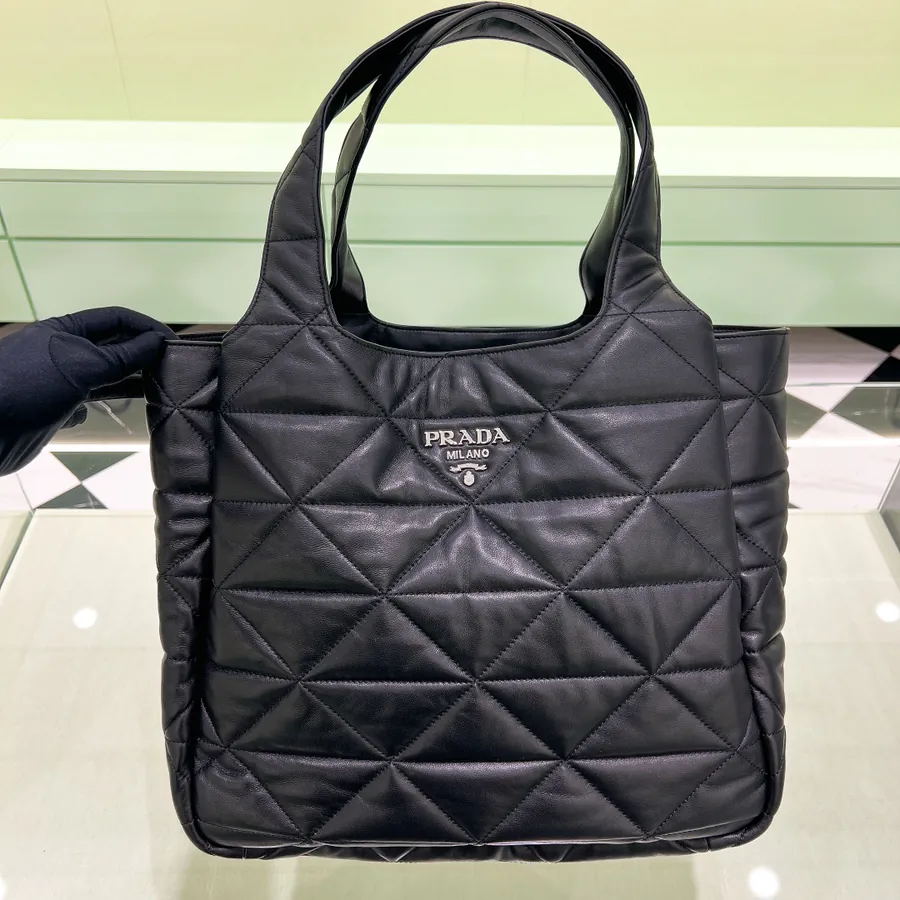 P950 Autumn Bucket Bag in Grained Sheepskin