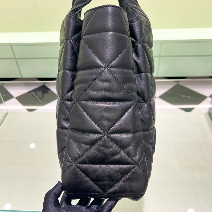 P950 Autumn Bucket Bag in Grained Sheepskin