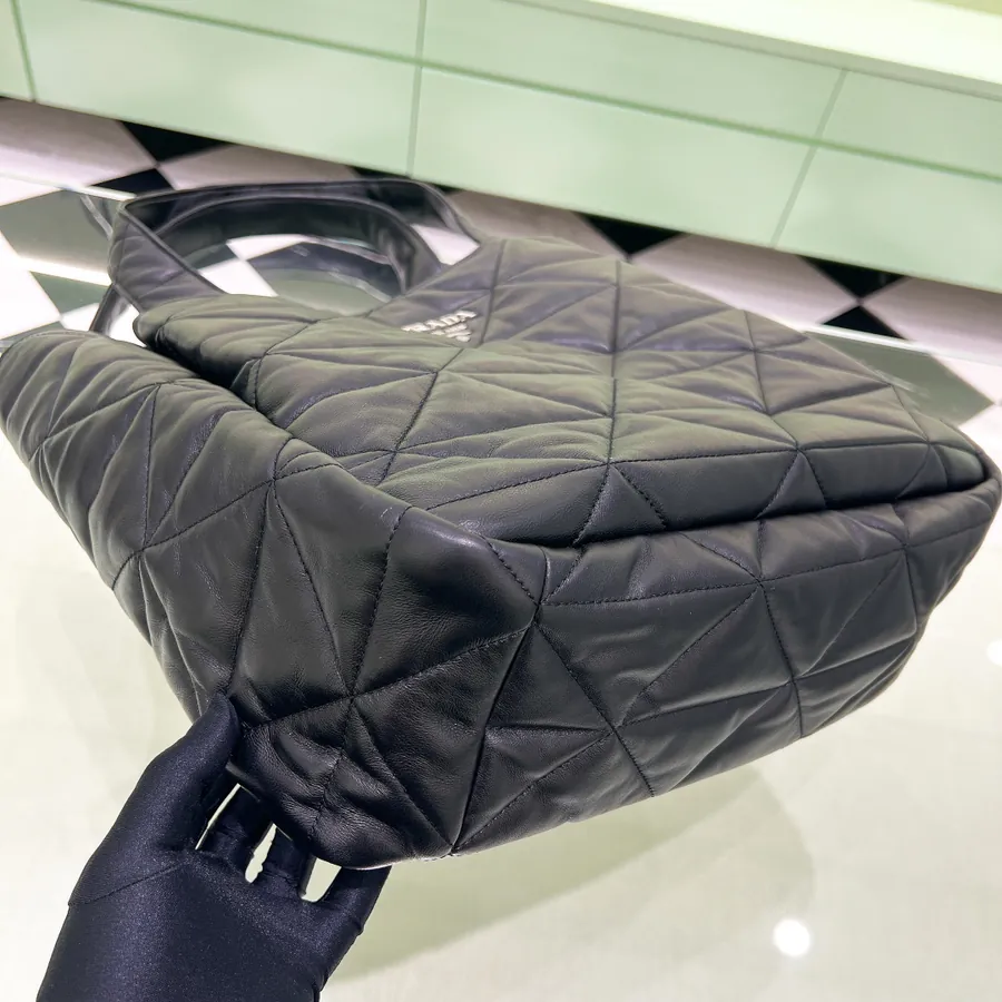 P950 Autumn Bucket Bag in Grained Sheepskin