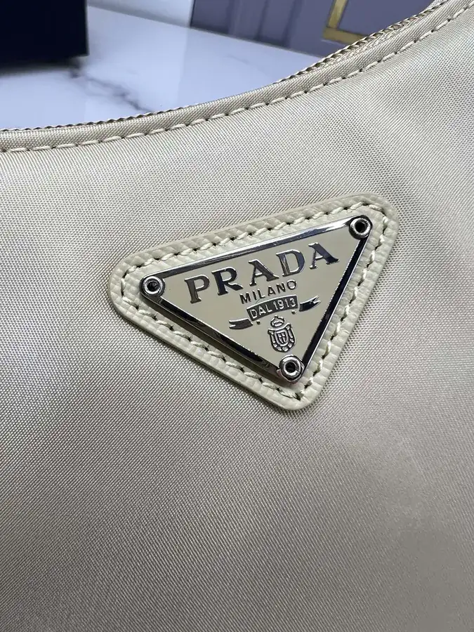 1ne515 Re Edition 2000 Desert Color Hobo Crossbody Bag
