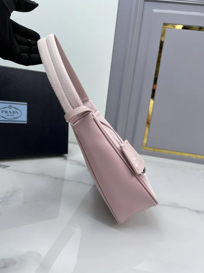 1ne515 Re Edition 2000 Snow Pink Hobo Crossbody Bag