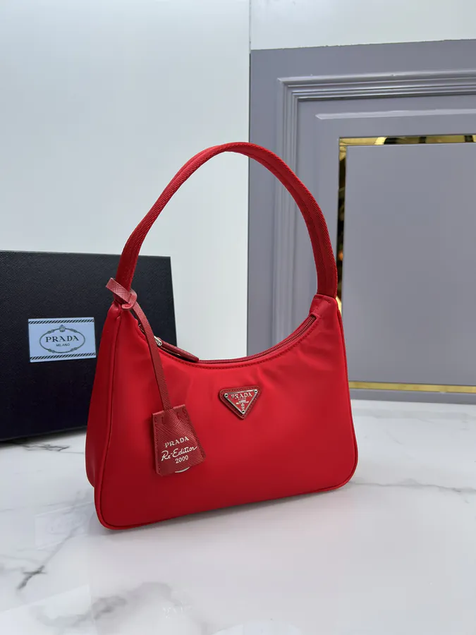 1ne515 Re Edition 2000 Red Hobo Crossbody Bag