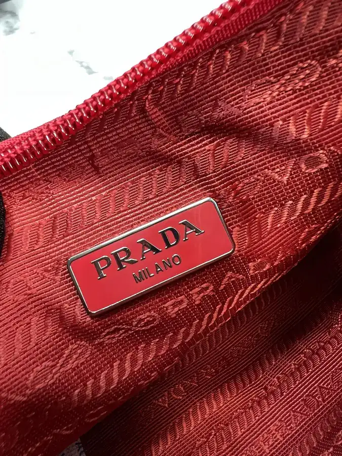 1ne515 Re Edition 2000 Red Hobo Crossbody Bag