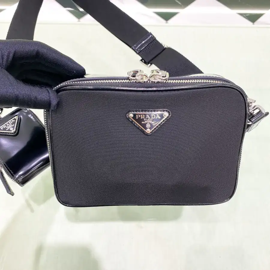P650 New Launch 2VH070 Men's Brique Camera Bag