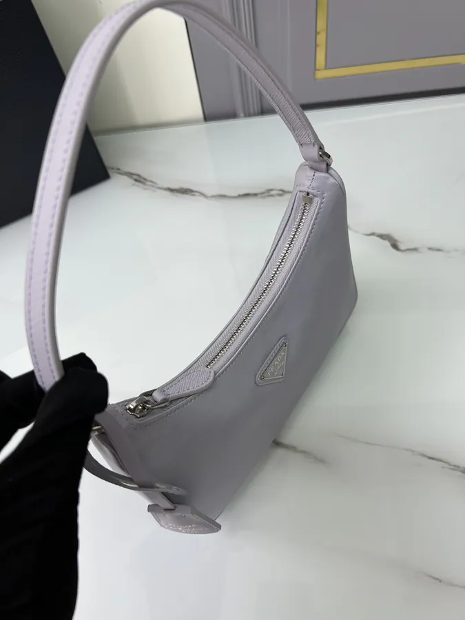 Hobo R edition 2005 Leather Wrist Crossbody Bag