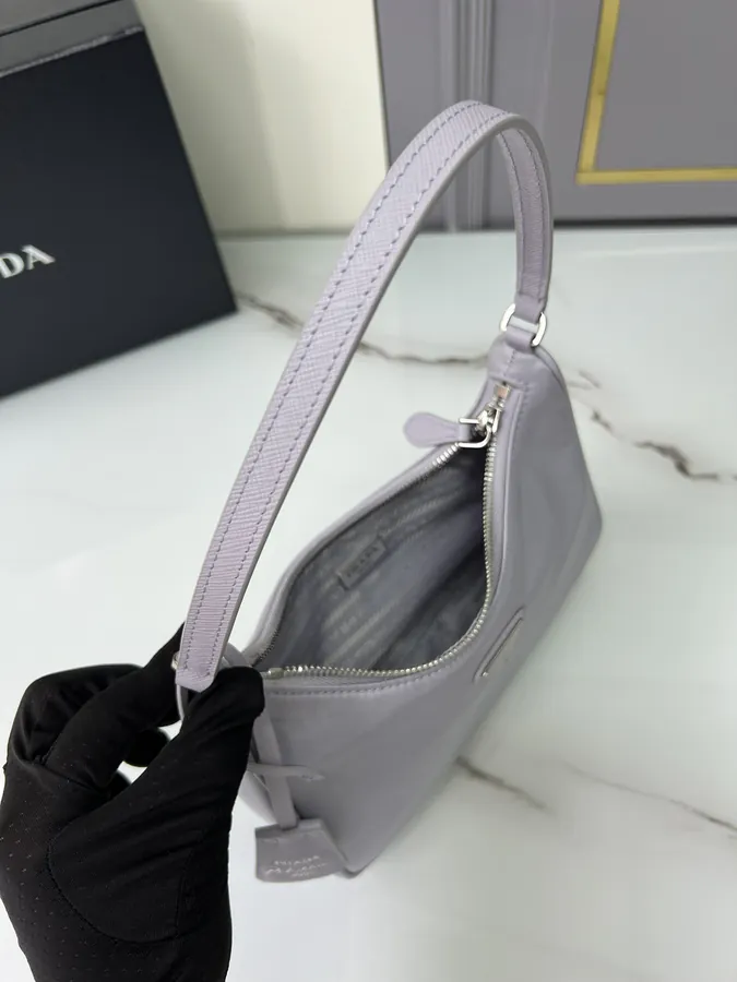 Hobo R edition 2005 Leather Wrist Crossbody Bag
