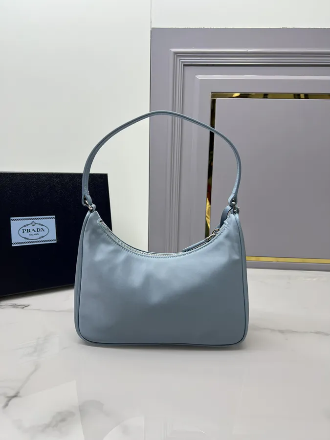 Hobo R edition 2005 Leather Wrist Crossbody Bag