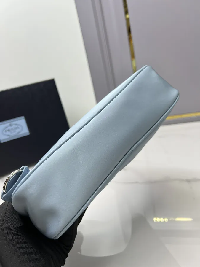 Hobo R edition 2005 Leather Wrist Crossbody Bag