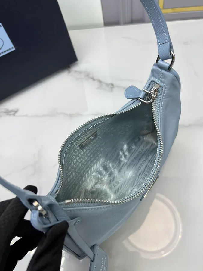 Hobo R edition 2005 Leather Wrist Crossbody Bag