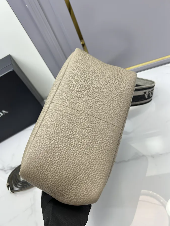 P880 Small Bucket Bag with Adjustable Shoulder Straps