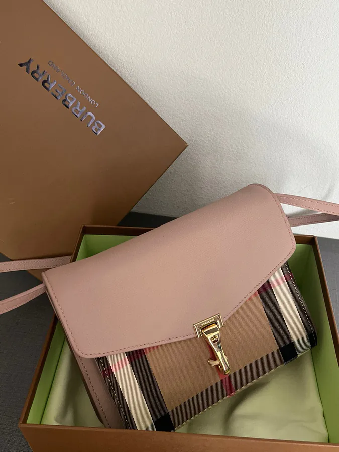 P450 B Grain Leather and House Check Slope Bag