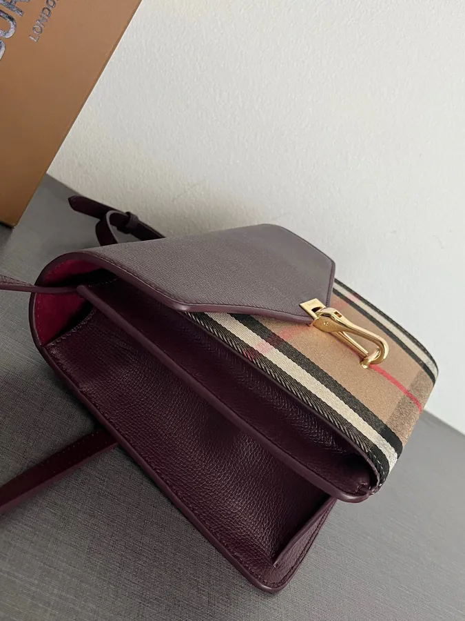 P450 B Grain Leather and House Check Slope Bag