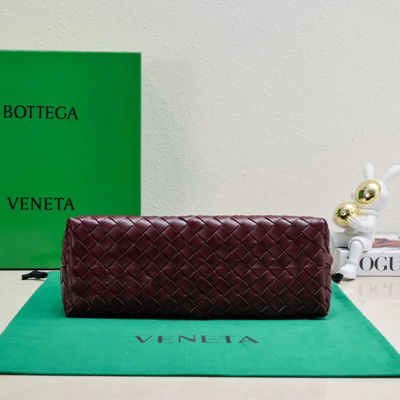 Bottega Veneta 2023 New Andiamo Bucket Bag
